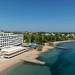 Mirage מלון Chalkís